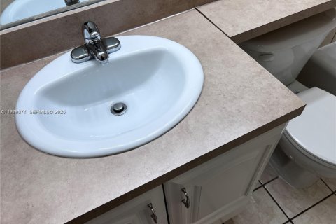 Снять в аренду таунхаус в Майами, Флорида 3 спальни, 109.9м2, № 2043432 - фото 15