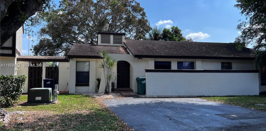 Таунхаус в Майами, Флорида 3 спальни, 109.9м2 № 2043432