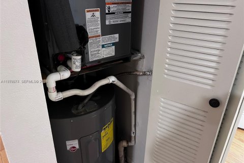 Снять в аренду таунхаус в Майами, Флорида 3 спальни, 109.9м2, № 2043432 - фото 13