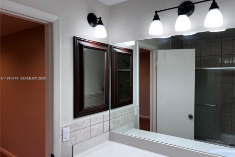 Снять в аренду таунхаус в Майами, Флорида 3 спальни, 109.9м2, № 2043432 - фото 30