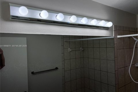 Снять в аренду таунхаус в Майами, Флорида 3 спальни, 109.9м2, № 2043432 - фото 14