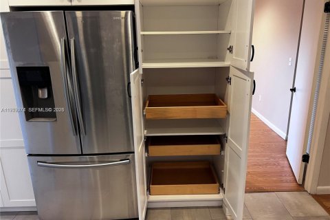 Снять в аренду таунхаус в Майами, Флорида 3 спальни, 109.9м2, № 2043432 - фото 8