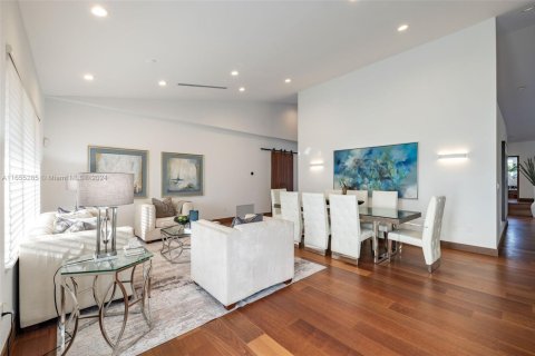 Купить виллу или дом в Халландейл-Бич, Флорида 5 спален, 310.48м2, № 2027620 - фото 4