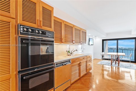 Condominio en venta en Miami, Florida, 1 dormitorio, 215.53 m2 № 2153939 - foto 13