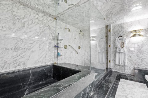 Condominio en venta en Miami, Florida, 1 dormitorio, 215.53 m2 № 2153939 - foto 24