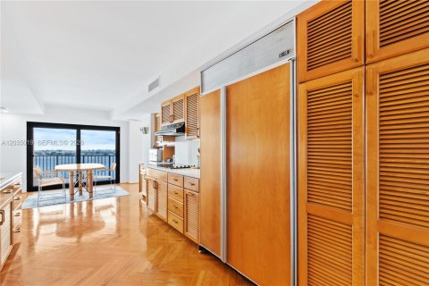 Condominio en venta en Miami, Florida, 1 dormitorio, 215.53 m2 № 2153939 - foto 12