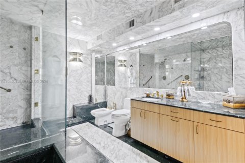 Condominio en venta en Miami, Florida, 1 dormitorio, 215.53 m2 № 2153939 - foto 25