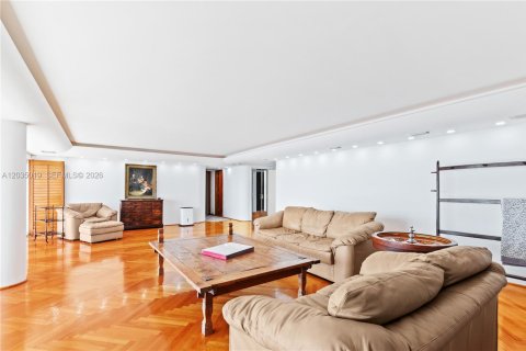 Condominio en venta en Miami, Florida, 1 dormitorio, 215.53 m2 № 2153939 - foto 10