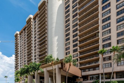 Condominio en venta en Miami, Florida, 1 dormitorio, 215.53 m2 № 2153939 - foto 30