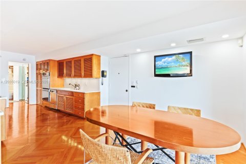 Condominio en venta en Miami, Florida, 1 dormitorio, 215.53 m2 № 2153939 - foto 8