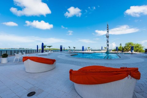 Condominio en venta en Miami, Florida, 1 dormitorio, 215.53 m2 № 2153939 - foto 15