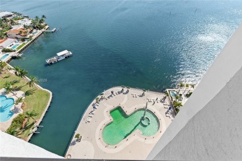 Condominio en venta en Miami, Florida, 1 dormitorio, 215.53 m2 № 2153939 - foto 5