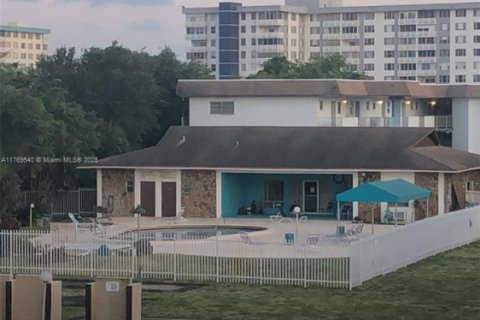 Copropriété à vendre à Hollywood, Floride: 1 chambre, 68.75 m2 № 2048773 - photo 15