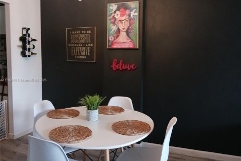 Condo à Hollywood, Floride, 1 chambre  № 2048773