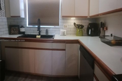 Copropriété à vendre à Hollywood, Floride: 1 chambre, 68.75 m2 № 2048773 - photo 6