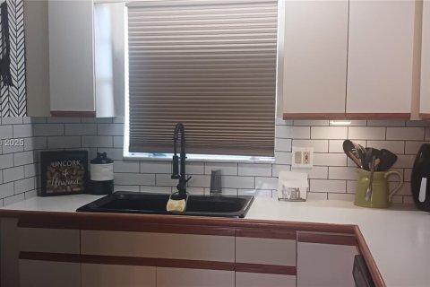 Copropriété à vendre à Hollywood, Floride: 1 chambre, 68.75 m2 № 2048773 - photo 5