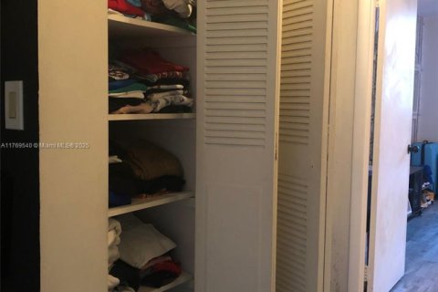 Copropriété à vendre à Hollywood, Floride: 1 chambre, 68.75 m2 № 2048773 - photo 11