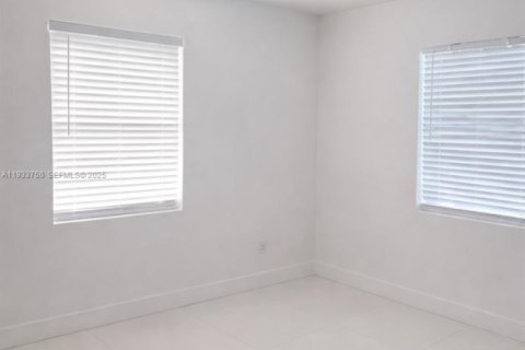 Casa en venta en Miami, Florida, 3 dormitorios, 177.54 m2 № 1993296 - foto 14