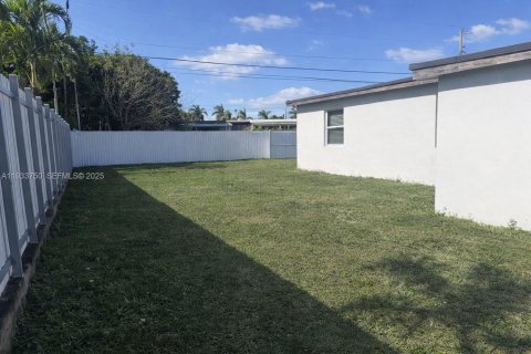 Casa en venta en Miami, Florida, 3 dormitorios, 177.54 m2 № 1993296 - foto 19