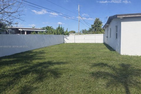 Casa en venta en Miami, Florida, 3 dormitorios, 177.54 m2 № 1993296 - foto 18