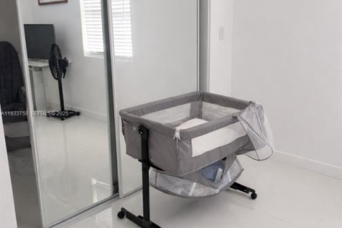 Casa en venta en Miami, Florida, 3 dormitorios, 177.54 m2 № 1993296 - foto 13