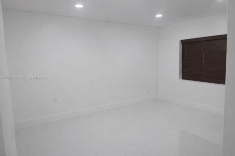 Casa en venta en Miami, Florida, 3 dormitorios, 177.54 m2 № 1993296 - foto 4
