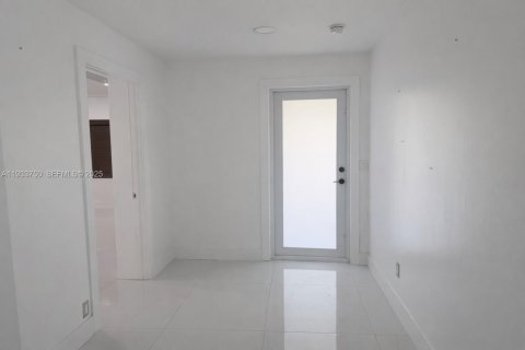 Casa en venta en Miami, Florida, 3 dormitorios, 177.54 m2 № 1993296 - foto 7