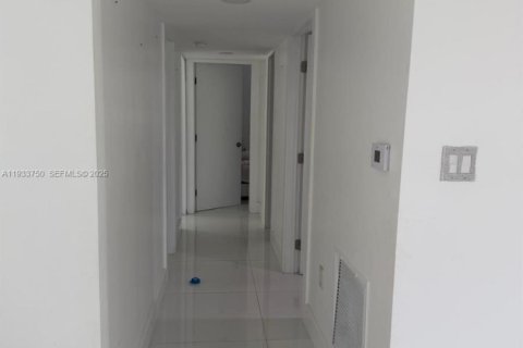 Casa en venta en Miami, Florida, 3 dormitorios, 177.54 m2 № 1993296 - foto 15