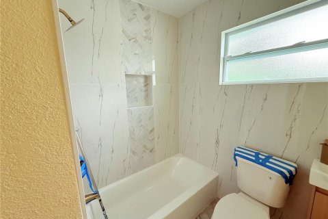 House in Saint Petersburg, Florida 3 bedrooms, 76.64 sq.m. № 2393926 - photo 8