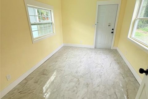 House in Saint Petersburg, Florida 3 bedrooms, 76.64 sq.m. № 2393926 - photo 13