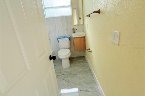 House in Saint Petersburg, Florida 3 bedrooms, 76.64 sq.m. № 2393926 - photo 7