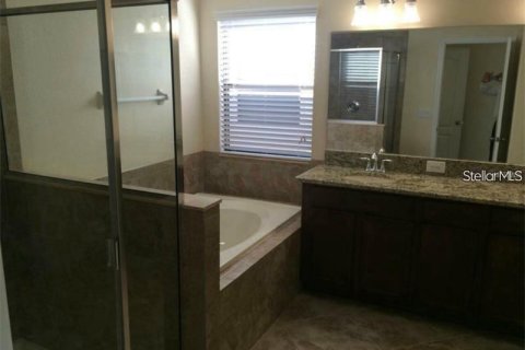 Villa ou maison à louer à Brandon, Floride: 4 chambres, 218.04 m2 № 2415212 - photo 6