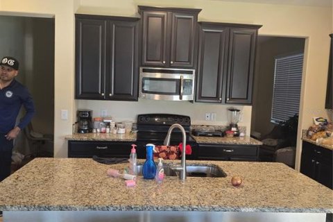 Villa ou maison à louer à Brandon, Floride: 4 chambres, 218.04 m2 № 2415212 - photo 4