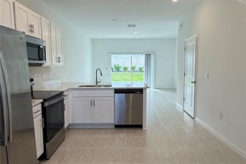 Touwnhouse à louer à Sarasota, Floride: 2 chambres, 110.27 m2 № 2423775 - photo 2