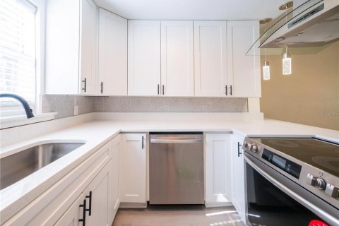 House in Winter Park, Florida 2 bedrooms, 69.58 sq.m. № 2205850 - photo 6