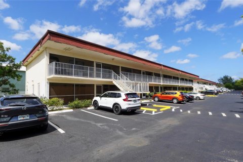 Condo in Dania Beach, Florida, 1 bedroom  № 2242269 - photo 2