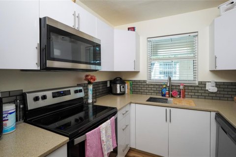 Condo in Dania Beach, Florida, 1 bedroom  № 2242269 - photo 14