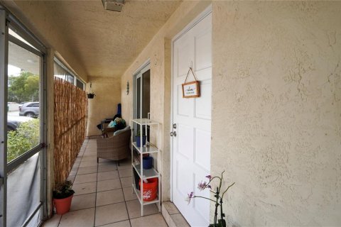 Condo in Dania Beach, Florida, 1 bedroom  № 2242269 - photo 4