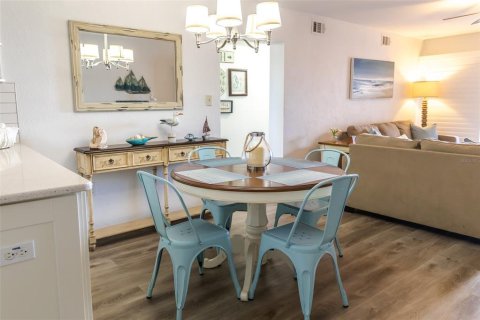 Condo in New Smyrna Beach, Florida, 2 bedrooms  № 1534135 - photo 17