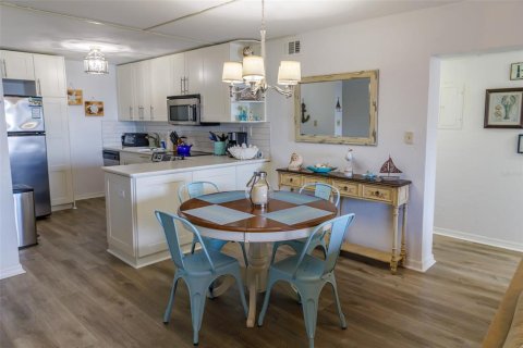 Condo in New Smyrna Beach, Florida, 2 bedrooms  № 1534135 - photo 16