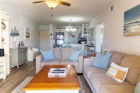 Condo in New Smyrna Beach, Florida, 2 bedrooms  № 1534135 - photo 18