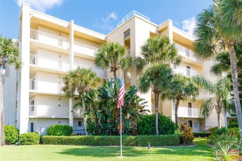 Condo in New Smyrna Beach, Florida, 2 bedrooms  № 1534135 - photo 1