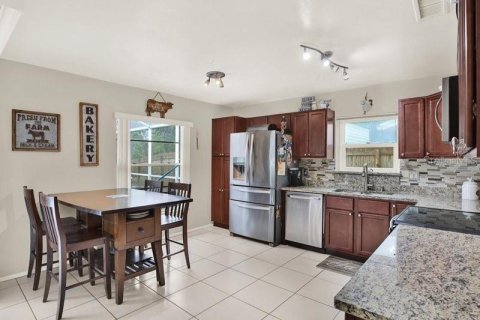 Casa en venta en Brandon, Florida, 3 dormitorios, 146.04 m2 № 1915902 - foto 13