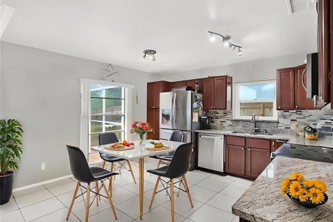 Casa en venta en Brandon, Florida, 3 dormitorios, 146.04 m2 № 1915902 - foto 12