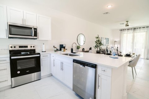 Casa en alquiler en Lehigh Acres, Florida, 3 dormitorios № 1957708 - foto 6