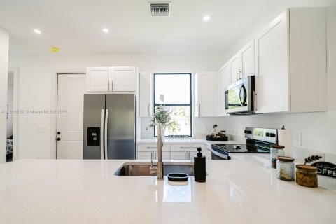 Casa en alquiler en Lehigh Acres, Florida, 3 dormitorios № 1957708 - foto 5