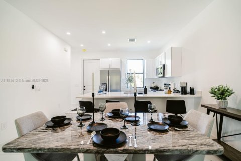 Casa en alquiler en Lehigh Acres, Florida, 3 dormitorios № 1957708 - foto 3