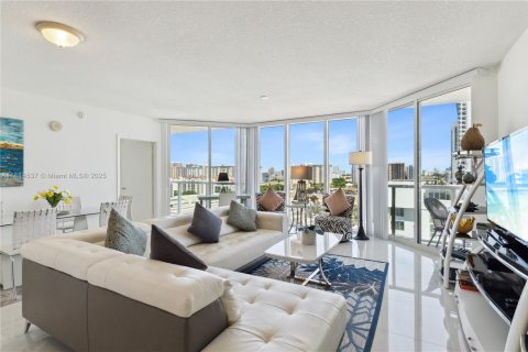 Снять в аренду кондоминиум в Санни-Айлс-Бич, Флорида 2 спальни, 132.2м2, № 1978563 - фото 9