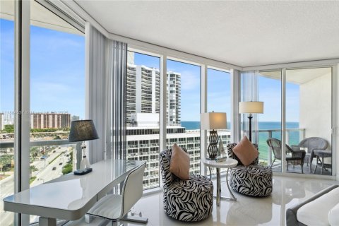 Снять в аренду кондоминиум в Санни-Айлс-Бич, Флорида 2 спальни, 132.2м2, № 1978563 - фото 5