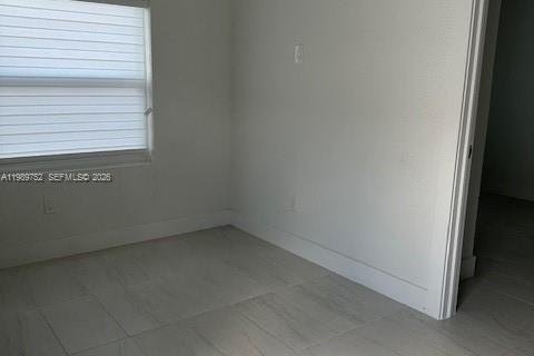 Снять в аренду коммерческую недвижимость в Майами, Флорида 5 спален, 311.13м2, № 2057884 - фото 7